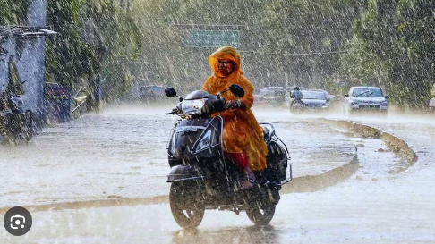 Photo of आज यूपी के 19 जिलों में होगी भारी बारिश, जन्माष्टमी पर भी बरसेंगे बादल