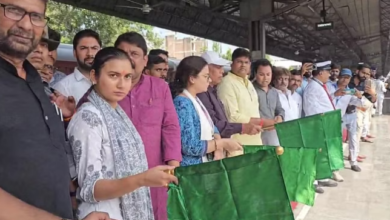 Photo of बिहार: ज्योतिर्लिंगों का दर्शन कराने वाली भारत गौरव ट्रेन को सांसद शांभवी ने दिखाई हरी झंडी