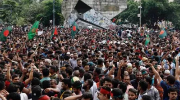 Photo of बांग्लादेश में हिंसक झड़प, अब ढाका में भिड़े छात्र और अंसार के सदस्य