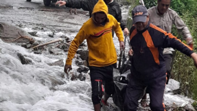 Photo of भारी बारिश के कारण हेमकुंड पैदल मार्ग में बहते नालों में उफान