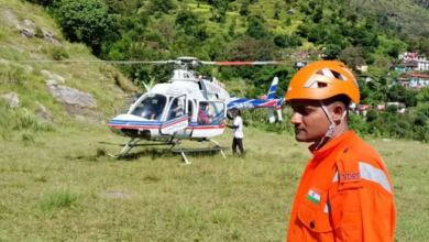 Photo of उत्तराखंड : भूस्खलन में फंसे कैलाश यात्रियों का हेलिकॉप्टर से रेस्क्यू