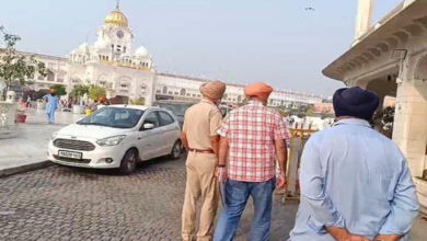 Photo of श्री दरबार साहिब के नजदीक मचा हड़कंप, व्यक्ति ने गनमैन से पिस्तौल छीन कर दिया कांड…