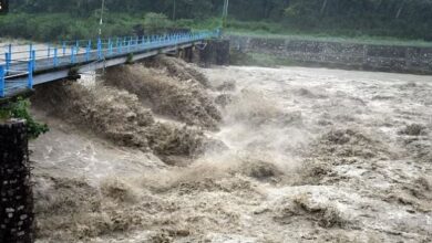 Photo of जाते-जाते मानसून की बारिश दे रही दर्द: गौला की चपेट में आने से मकान ध्वस्त