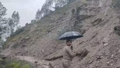 Photo of  बारिश से आफत…मलबा आने से 324 सड़कें बंद, गढ़वाल में बीच रास्ते में फंसे रहे 72 यात्री