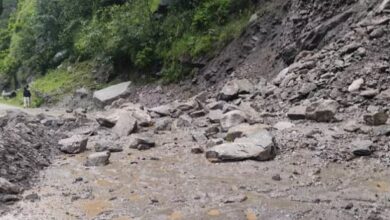 Photo of उत्तराखंड: भारी मलबा-पत्थर आने से गंगोत्री हाईवे बाधित…बारिश से अभी नहीं मिलेगी लोगों को राहत