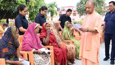 Photo of यूपी : जनता दर्शन में सीएम योगी आदित्यनाथ ने सुनीं 300 लोगों की समस्याएं