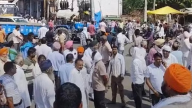 Photo of हरियाणा: धान खरीद न होने पर भड़के किसान, पिहोवा में रोड जाम कर लगाया धरना