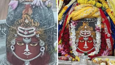 Photo of महाकाल : त्रिपुंड, चन्द्र और कुमकुम से भस्म आरती में कुछ ऐसे सजे बाबा महाकाल