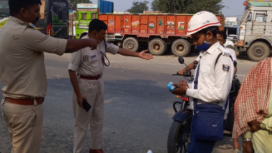 Photo of बिहार ट्रैफिक पुलिस का गजब कारनामा! हेलमेट लगाकर कार नहीं चलाने पर मारा 1000 रुपए का चालान