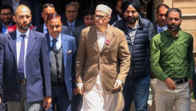 Photo of सीएम उमर अब्दुल्ला डॉक्टर शहनवाज के घर पहुंचे