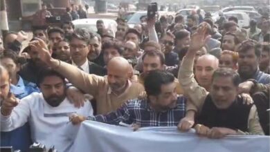 Photo of MP Rashid ने श्रीनगर में किया विरोध प्रदर्शन
