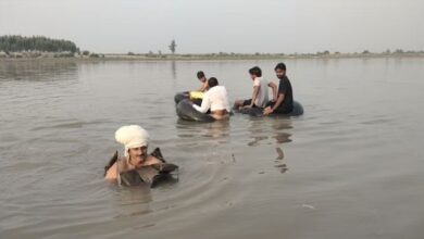 Photo of यमुना नदी को ट्यूब के सहारे पार कर मतदान करने पहुंचे रहीमपुर खेड़ी वासी