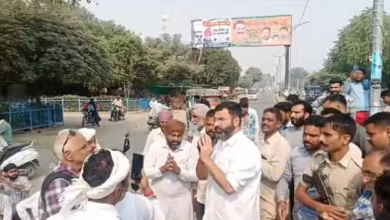 Photo of हरियाणा में DAP की किल्लत: सिरसा में परेशान किसानों ने डबवाली रोड किया जाम