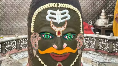 Photo of उज्जैन : रजत के त्रिपुंड और त्रिनेत्र से सजे बाबा महाकाल, भस्म भी रमाई