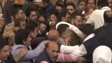 Photo of जम्मू-कश्मीर विधानसभा में बवाल, 370 के मुद्दे पर पक्ष-विपक्ष के विधायकों में भिड़ंत