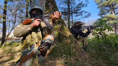 Photo of कुपवाड़ा जिले के नागमार्ग क्षेत्र में आतंकियों और सुरक्षाबलों के बीच मुठभेड़ शुरू