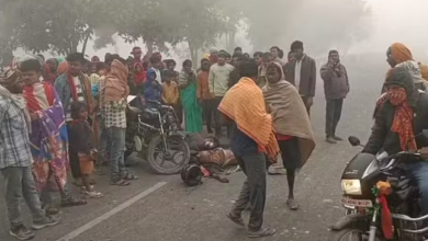 Photo of बिहार: कोहरे के कारण एनएच पर हादसा, ट्रक और बाइक में आमने-सामने की टक्कर के बाद हुआ ऐसा