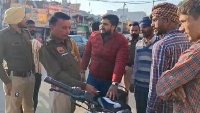 Photo of ट्रैफिक नियमों की अवहेलना करने वालों पर पुलिस का शिकंजा
