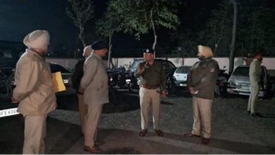 Photo of आधी रात को पंजाब के इस पुलिस स्टेशन पर पहुंच गए बड़े अधिकारी