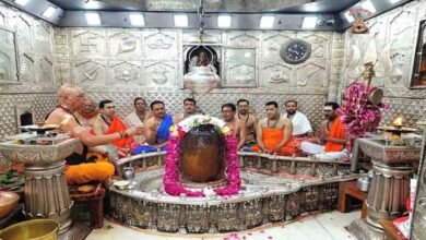 Photo of शृंगार सामग्री से सजकर बाबा ने भक्तों को दिए दर्शन