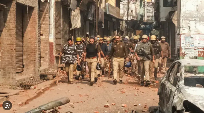 Photo of यूपी: संभल हिंसा के 50 और उपद्रवियों की हुई पहचान, अब तक 300 पर कार्रवाई!