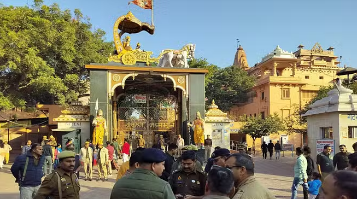 Photo of यूपी में 6 दिसंबर को लेकर हाईअलर्ट, श्रीकृष्ण जन्मस्थान से संदिग्ध महिला गिरफ्तार