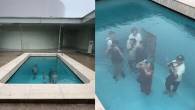 Photo of स्विमिंग पूल में खड़े होकर लोग खींच रहे थे फोटो, पानी के नीचे भी ले रहे थे सांस!