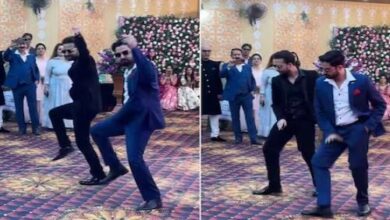 Photo of बहन की शादी में भाइयों का जलवा, ‘हुस्न तेरा तौबा-तौबा’ पर किया गजब डांस