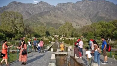 Photo of कश्मीर पर्यटन में नया मोड़, ट्रैकर्स को मिलेगी सैटेलाइट फोन की सुविधा
