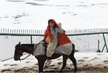 Photo of हिमपात से आफत, कश्मीर के कई संपर्क मार्ग बंद