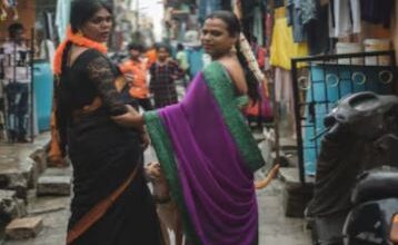 Photo of रात में ही होता है किन्नरों का अंतिम संस्कार, मरने के बाद करते हैं जूतों से पिटाई? 