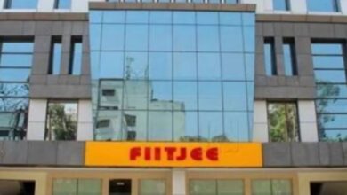 Photo of FIITJEE की कई ब्रांच बंद होने पर पेरेंट्स का हंगामा, पुलिस में दर्ज कराई शिकायत