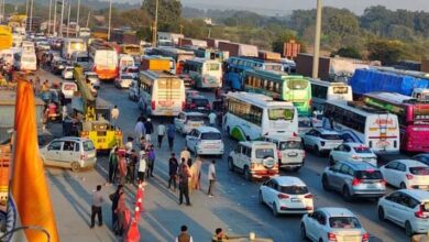 Photo of महाकुंभ में जाने वाले लोगों की संख्या बढ़ी, चाकघाट सीमा से हर घंटे गुजर रहे 1000 वाहन