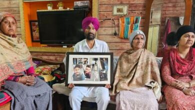 Photo of यूएस से डिपोर्ट दो भाई अमृतसर एयरपोर्ट पर गिरफ्तार, पटियाला लेकर पहुंची पुलिस