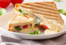 Photo of ब्रेकफास्ट में बनाएं हेल्दी और टेस्टी Cheese Tomato Sandwich