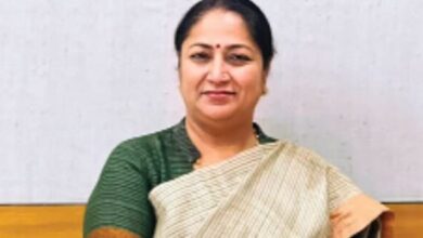 Photo of बाल-बाल बचा मुख्यमंत्री रेखा गुप्ता का काफिला, अचानक सामने आए मवेशी