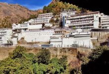 Photo of वैष्णो देवी मंदिर के भवन में सुरक्षा में सेंध, पिस्टल लेकर पहुंची महिला को पुलिस ने पकड़ा