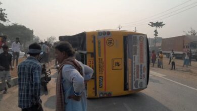 Photo of बिहार: बच्चों को लेकर स्कूल जा रही बस पलटी, 35 बच्चे घायल
