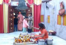 Photo of बाबा प्रसाद गिरी मंदिर में दुल्हेंडी पर करीब 300 वर्षों से चढ़ाए जा रहे पंखे, यह है समाधि की कहानी