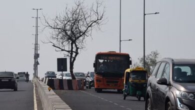 Photo of काम पूरा हुए बिना ही कर दिया आनंद विहार और पंजाबी बाग फ्लाईओवर का उद्घाटन, दौड़ रहे वाहन