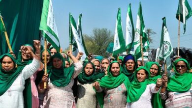 Photo of किसान आंदोलन: खनौरी बॉर्डर किसान मोर्चे पर पहुंचा हरियाणा से महिलाओं का बड़ा जत्था