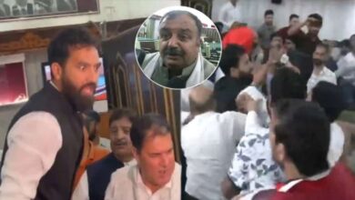 Photo of जम्मू-कश्मीर: विधानसभा के बाहर भिड़े विधायक, हुई हाथापाई; वक्फ कानून पर सदन में भारी हंगामा!