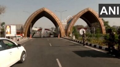 Photo of सरकार ने बंद करवाए बाॅर्डर, पाकिस्तान जाने वाला करतारपुर काॅरिडोर खुला है