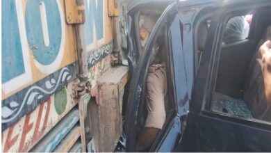 Photo of अलीगढ़ में बड़ा हादसा: कैंटर में घुसी पुलिस वैन, एक दरोगा-तीन कांस्टेबल और एक कैदी की मौत