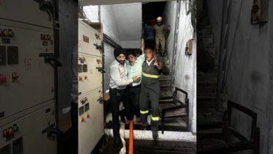 Photo of लखनऊ: चारबाग के मोहन होटल में देर रात लगी आग, जान बचाकर भागे कमरों में सो रहे लोग