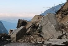 Photo of पिथौरागढ़: कैलाश मानसरोवर यात्रा मार्ग में टूटकर गिरा पहाड़