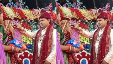 Photo of जयमाला पर दुल्हन मिठाई खाने में कर रही थी नौटंकी, दूल्हे ने तभी सालियों के साथ कर दिया खेल