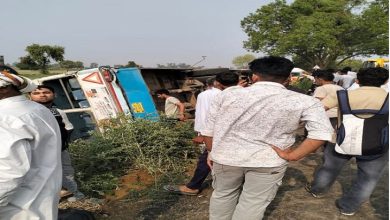 Photo of हिसार: सड़क पर पलटी हरियाणा रोडवेज की बस, एक छात्र की हुई मौत