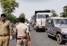 Photo of ट्रक की टक्कर से ऑटो पलटा, छह लोगों की मौत…तीन गंभीर घायल