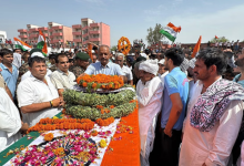 Photo of दादरी में घर पहुंचा शहीद का पार्थिव शरीर